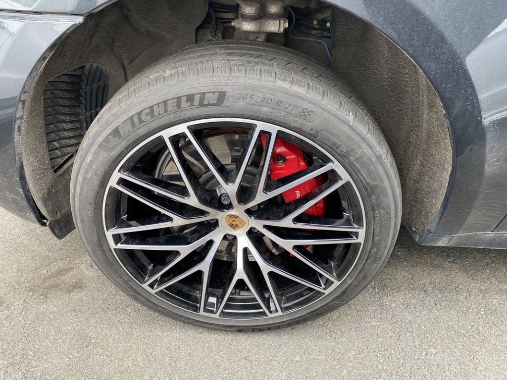 Фото Porsche Macan 228
